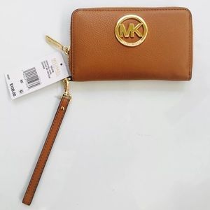 NEW WITH TAG MICHAEL KORS WALLET - brown.